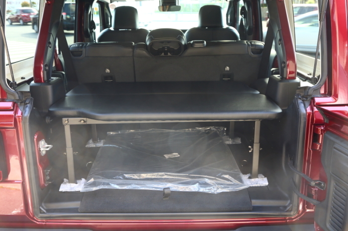 JLU専用 ラゲッジパーテーション＆キャンピングベッドキットのご紹介