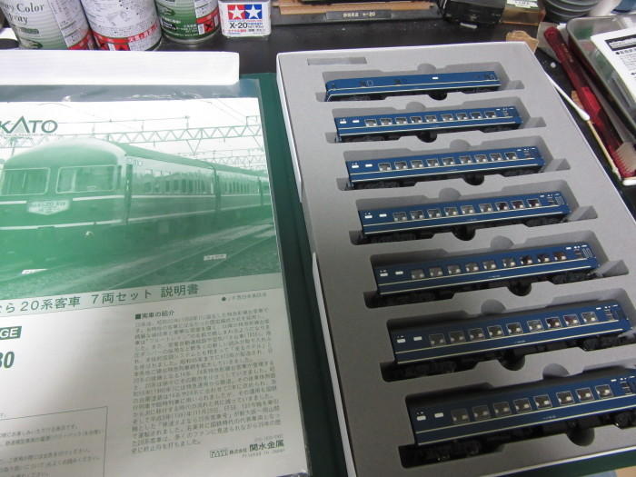 カトー・「さよなら20系客車」セット : 赤い電車は臼い線