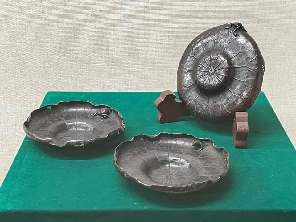 本間琢斎による蝋型鋳金の「茶托」～「北方文化博物館と佐渡」より③