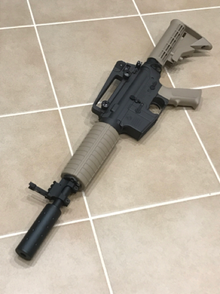 東京マルイM4A1カスタム エアソフトガンを迷彩にスプレー塗装 : Black