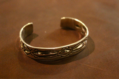 正真正銘の本物のインディアンジュエリー「RAY ADAKAI」の作品 ご紹介