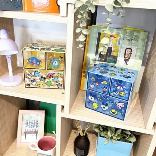 90年代のたまごっちイラストが懐かしい。たまごっちと一緒に収納上手に