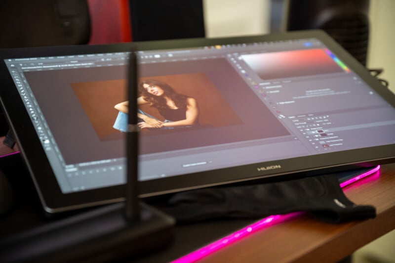 Huion Kamvas Pro 19 4K UHD Review: Affordable and Accurate Pen