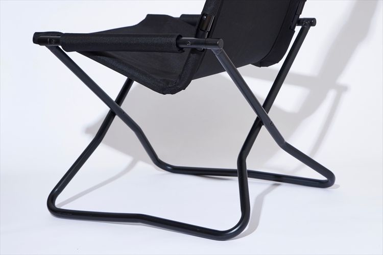 巨匠デザイナーが手がけた名作家具をアウトドア仕様にカスタムした