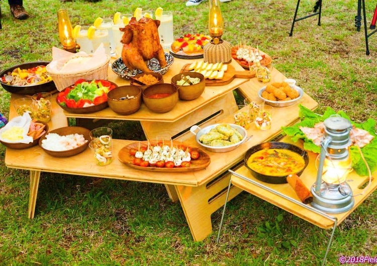 焚き火を愛するキャンパーに勧めたい！「The Arth」のヘキサテーブル