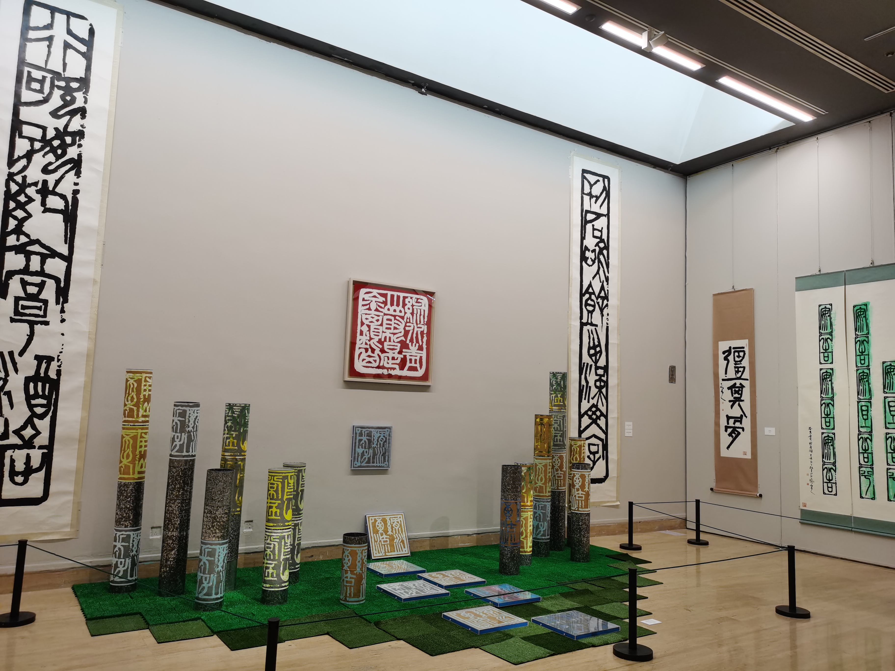 平和への思いを胸に 新時代の交流を一歩一歩〜書家・篆刻家師村妙石に聞く