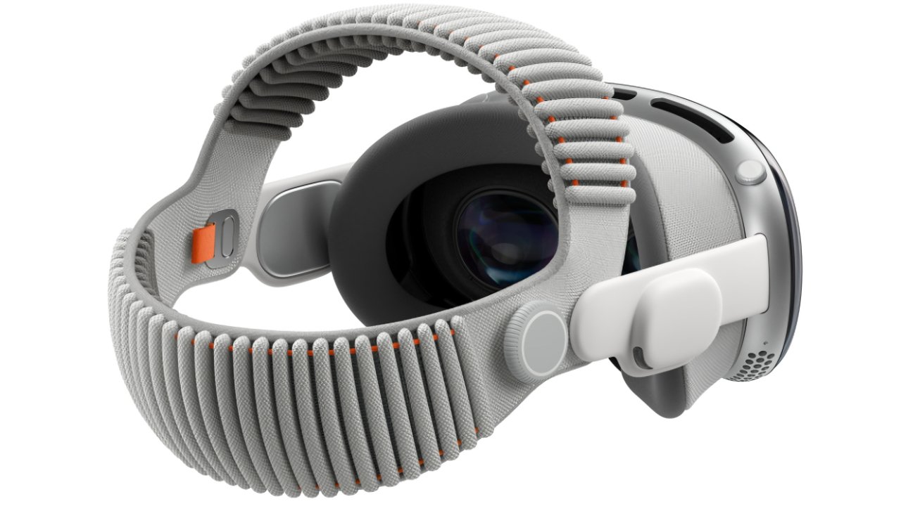 New head strap and PlayStation Controller for Apple Vision Pro