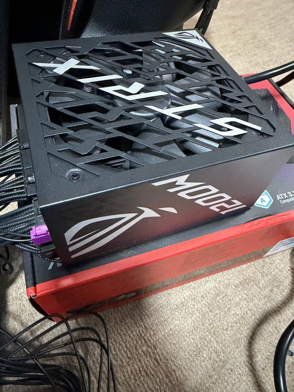 ROG STRIX 1200W Platinum | Power Supply Units | ROG Japan