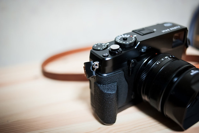 X-Pro1 の標準ハンドグリップ「HG-XPro1」を付けてみて | Photo714.com