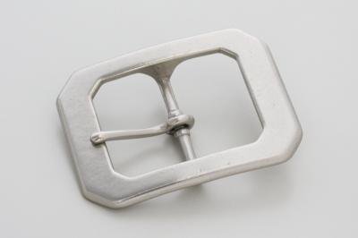 バックル 903-45 艶消しニッケルシルバーメッキ | ヌメ革と真鍮金具と