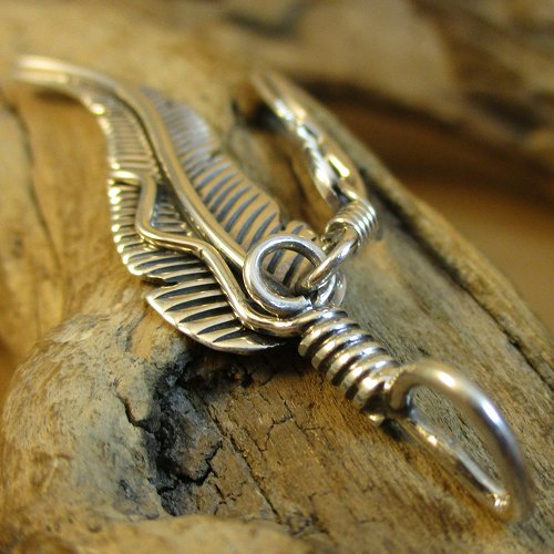 ナバホ族：Joe Mace フェザー ペンダントトップ - PINE☆FIELD（パイン