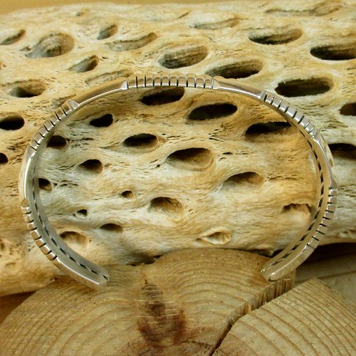 ナバホ族：Delbert Vandever ツイストタイプ カフブレスレット - PINE