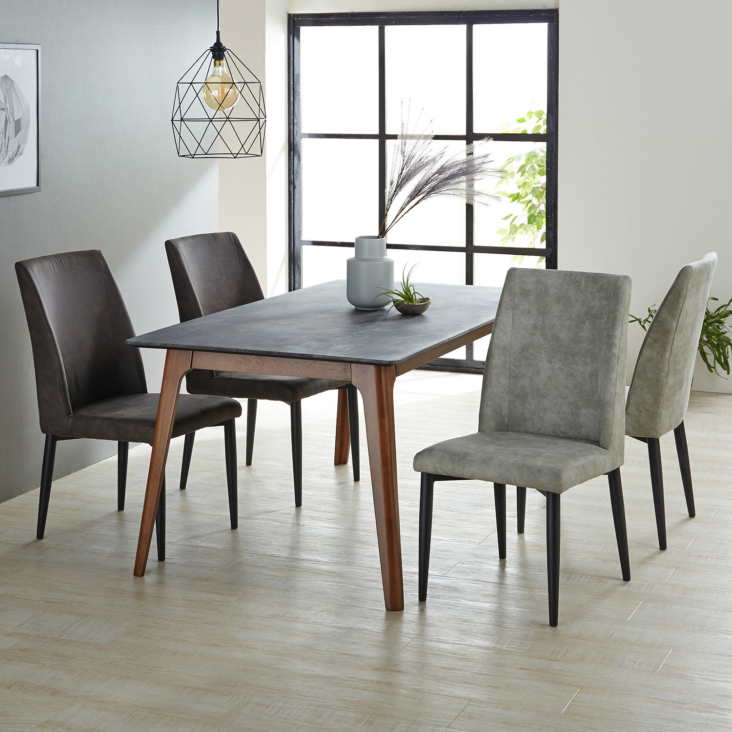 シックモダンなレザー調ダイニングチェア2脚セット（ダイニングチェア