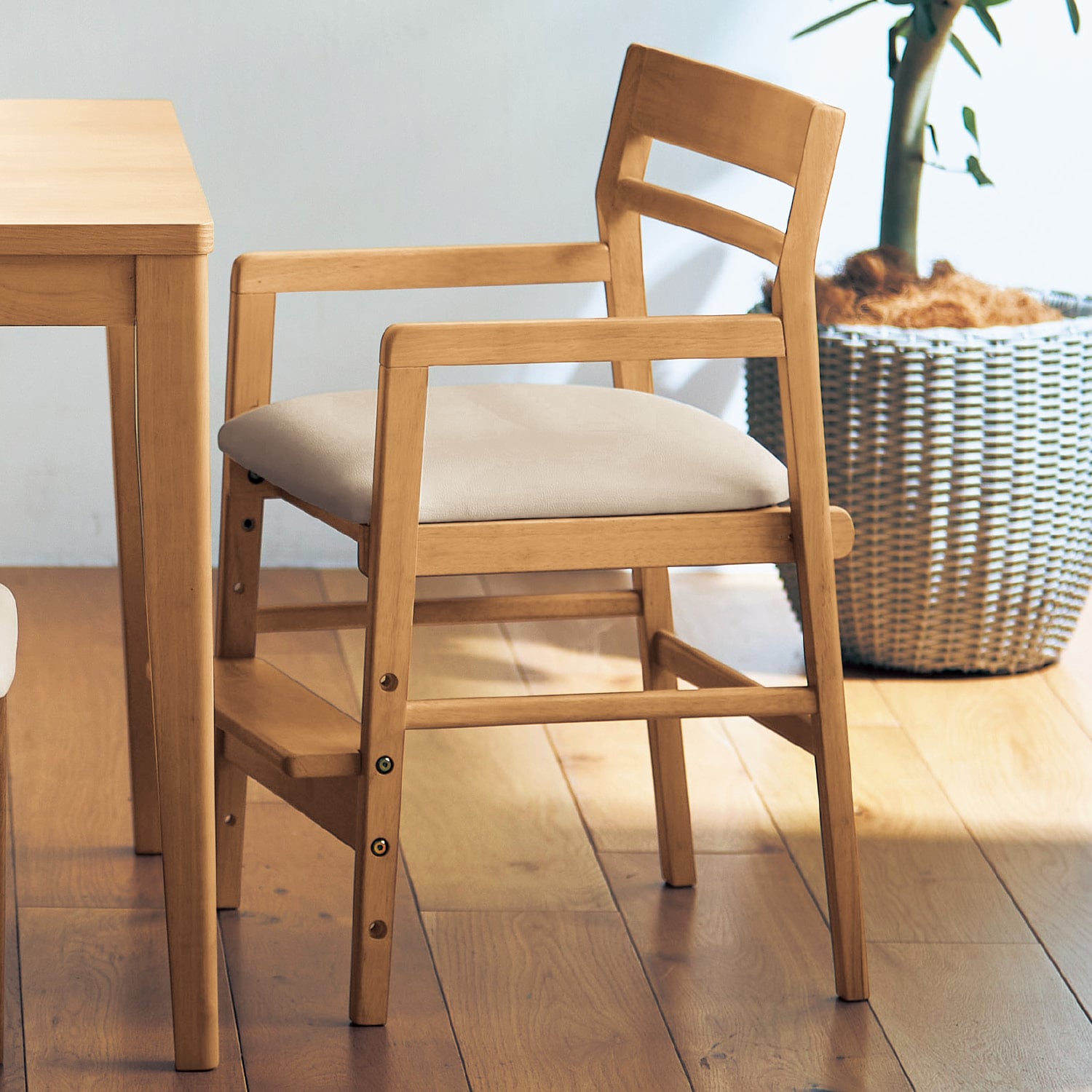 座面可動式ダイニングチェア（ダイニングチェア/ソファー/ベンチ