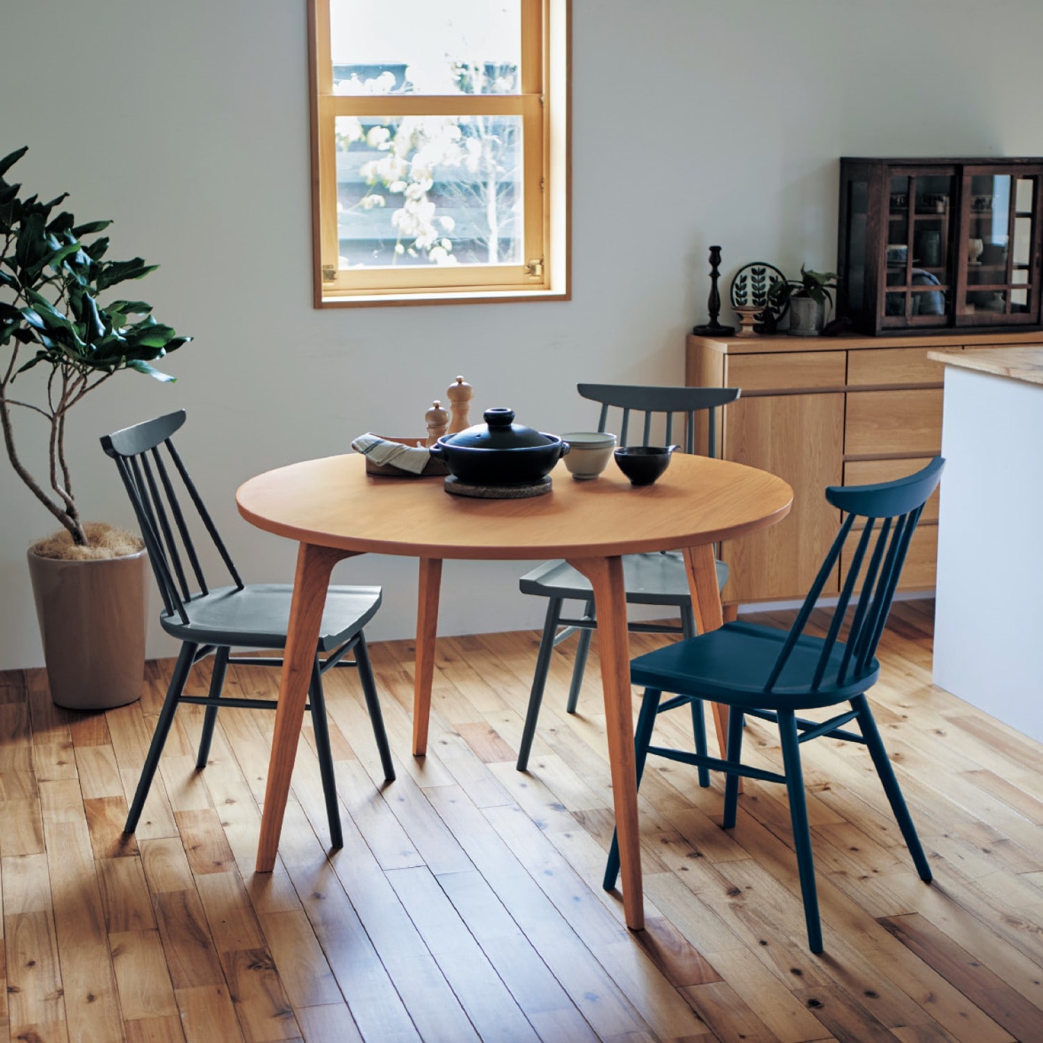 集える円形ダイニングテーブル（ダイニングテーブル/セット）｜(BELLE