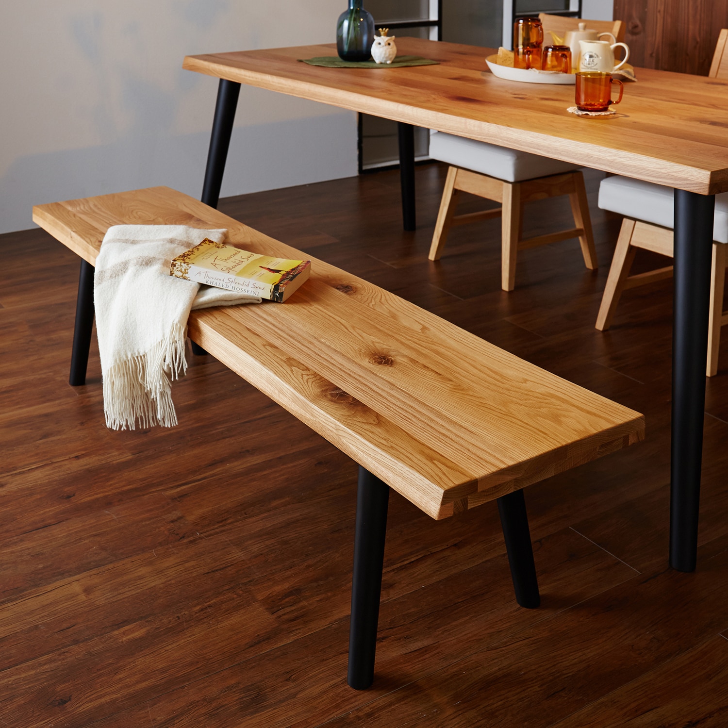 重厚感のある天然木オーク材のダイニングベンチ（ダイニングチェア