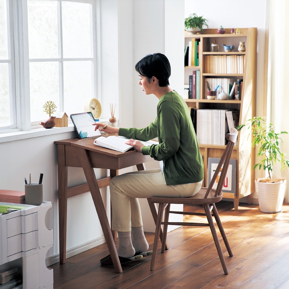 座り心地にこだわったタモ材のウィンザーチェア（ダイニングチェア