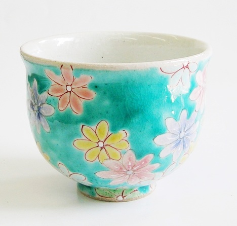 九谷焼 文吉窯 手描き大き目の玉湯呑花の舞（青）【通販/湯呑み/湯のみ