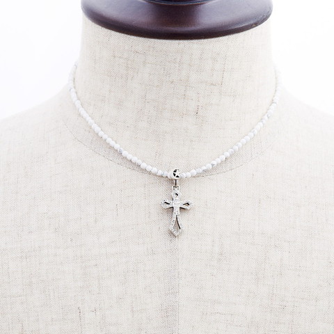 クレセントルナ ネックレス クロス×ハウライト ＜ 時計とアクセサリー