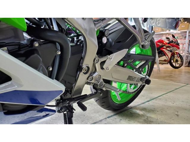 ZX-4RR バックステップ取付（ライコランド 熊本インター店の作業実績