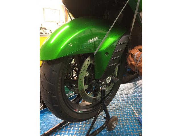 カワサキ ZX-14R タイヤ交換（メッツラー M7RR）を致しました