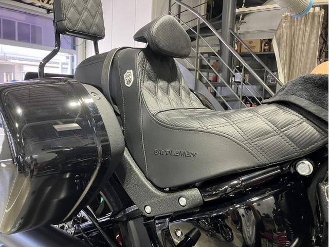 FXLRST ローライダーST カスタム シート 交換 サンディエゴ