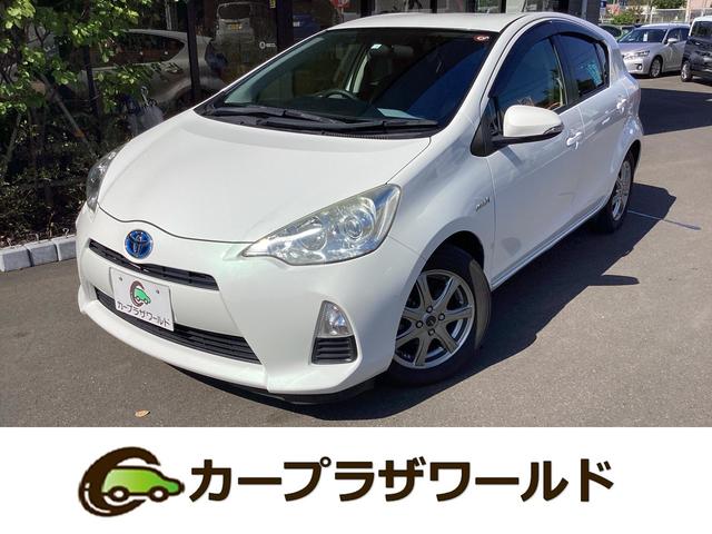 トヨタ アクア S ライムホワイトパールクリスタルシャイン 純正ナビ
