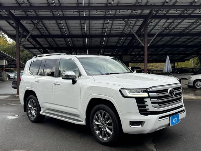 TOYOTA LAND CRUISER ZX | 2023 | PEARL WHITE | 6000 km | details