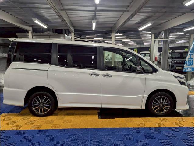 トヨタ ヴォクシー ZS 煌II 4WD□愛知仕入【禁煙・2024製