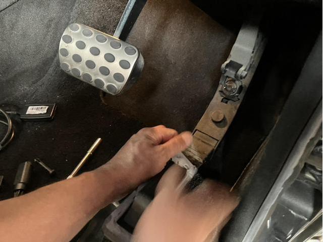 メルセデス・ベンツ W463 G350d ヘリテージエディション アクセル