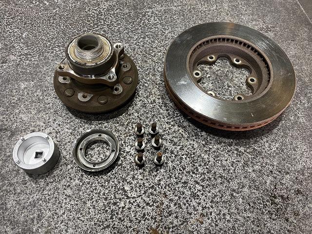 滋賀オートライフハノ トヨタ「ハイエース 2WD」(200系)のフロントハブ