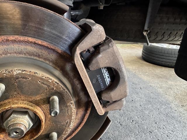 滋賀オートライフハノ 三菱「デリカD5」(CV1W)の前後ブレーキパッド