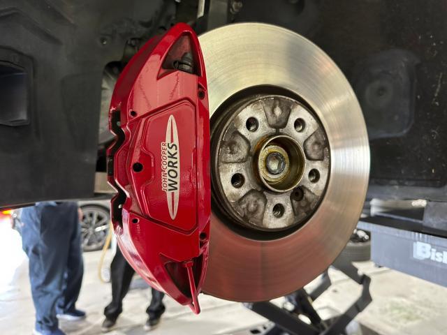 滋賀県】MINI ミニ F55 クラブマン JCW フロントブレーキパッド交換