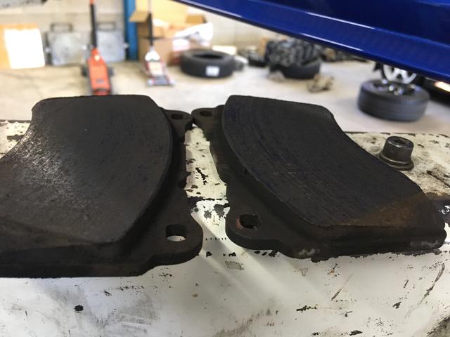 スバル WRX STI VAB ブレーキパッド交換 三重 鈴鹿 四日市 津｜グー