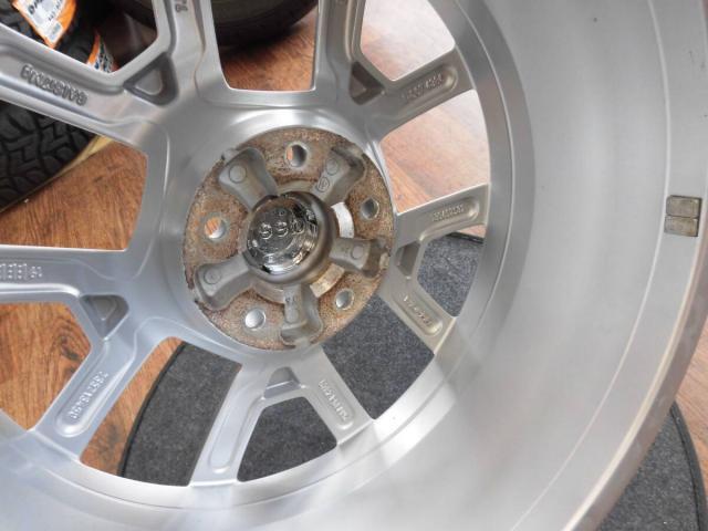 少ないレネゲード純正＆新品スタッドレスセット！｜グーネットピット