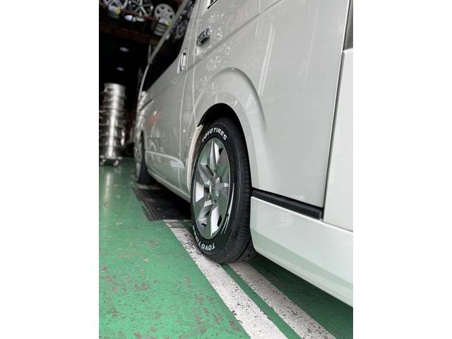 ツーエル 箕島店！トヨタ ハイエース 215/65R17 TOYO H30 ホワイト
