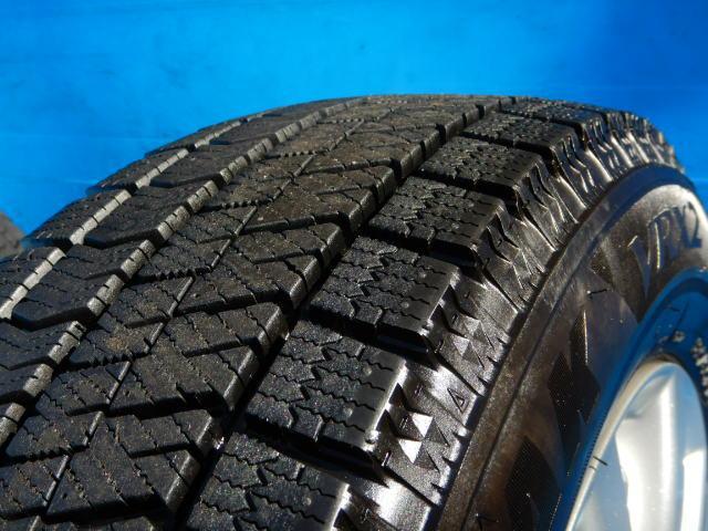 現行アクアやノートなどに装着できる15インチスタッドレスセット入庫