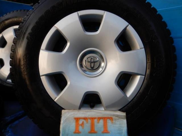 100系ハイエース（6穴車）用の15インチスタッドレスセット入庫です