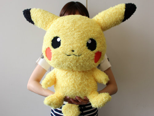 ピカチュウ もこもこぬいぐるみ、「メス」と「2L」も発売中 - ポケモンメモ