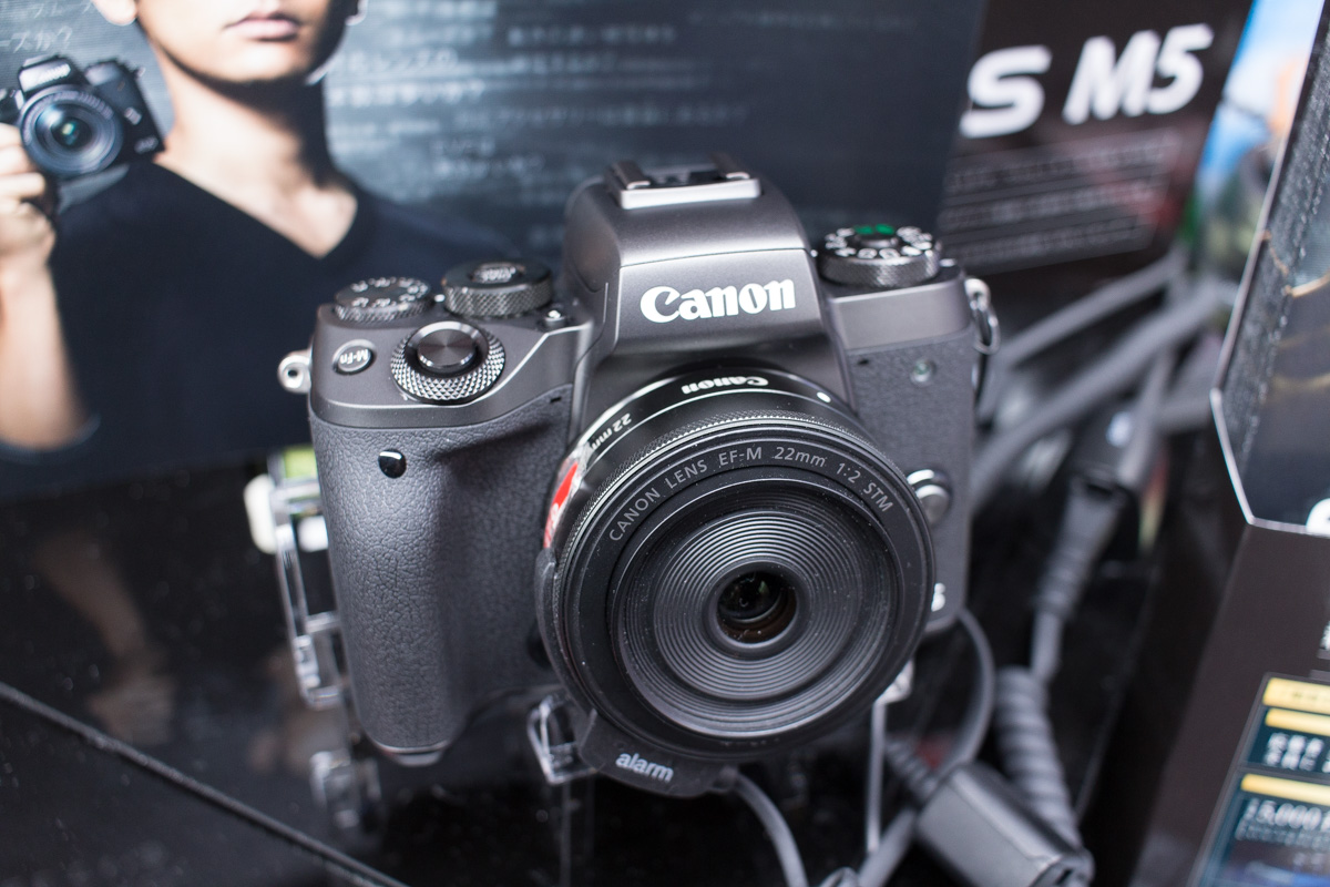 キヤノンEOS M5のレンズキット、EF-S18-135mmを持ってるけどEF-M18