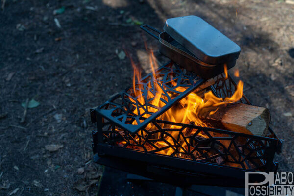 北海道発のガレージブランド1/fSPACEの焚き火台は収納性抜群！唯一無二