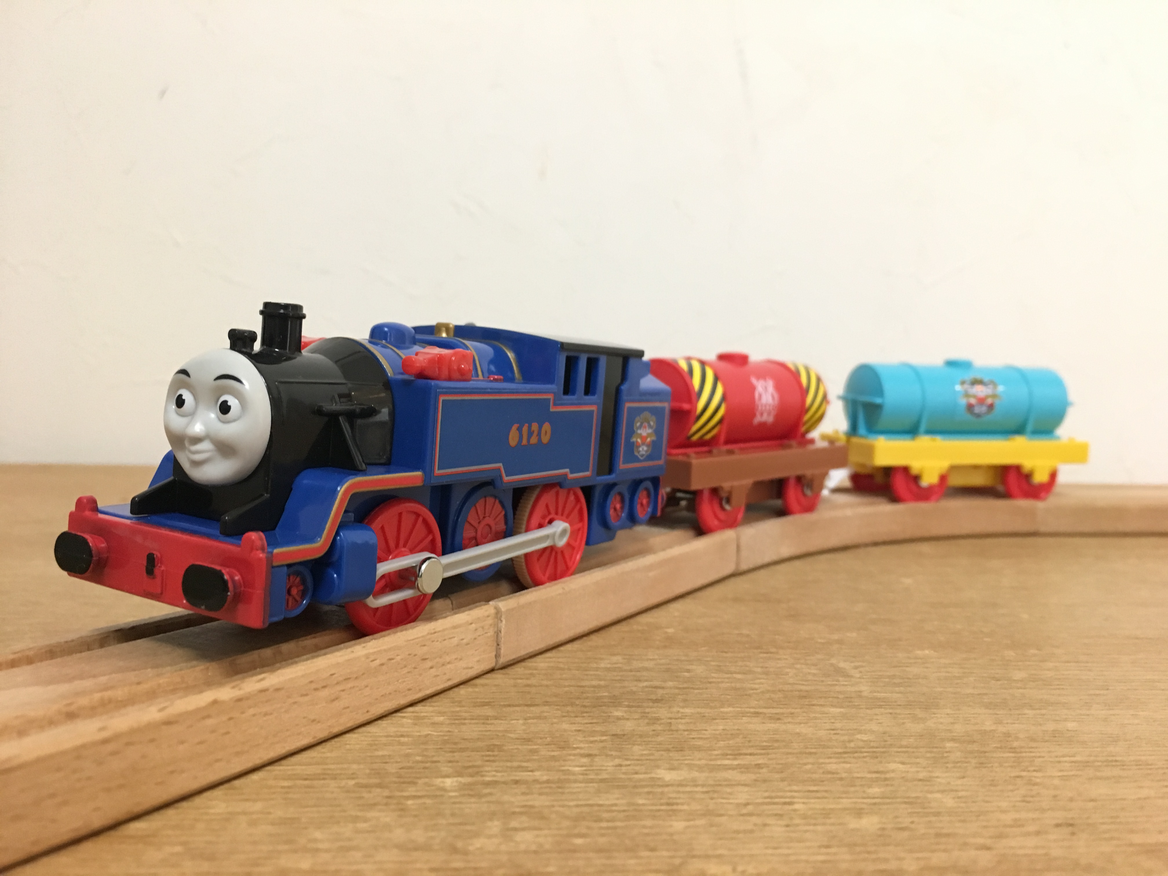 レビュー】プラレール TS-08 ベル（きかんしゃトーマス） - プラテツ