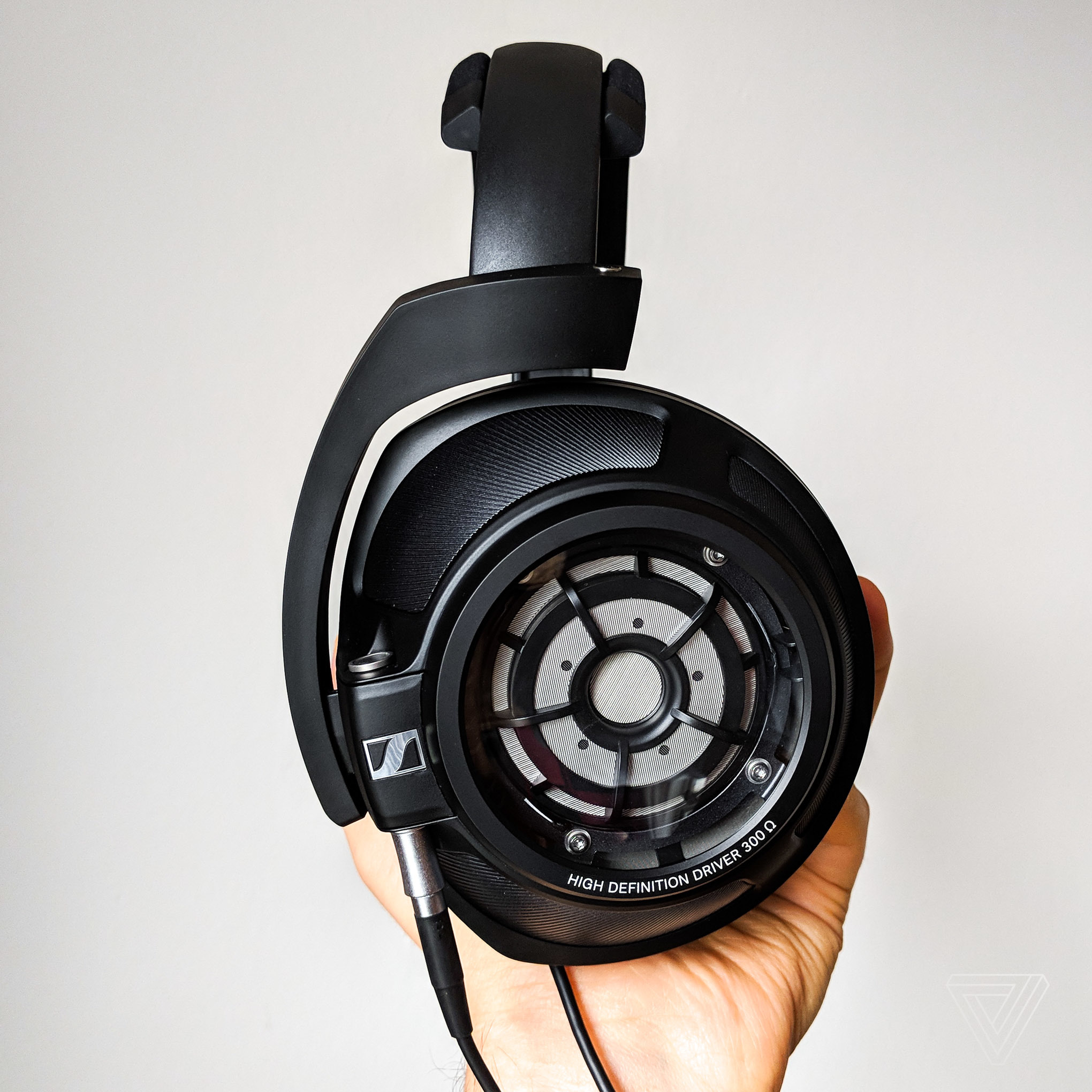 Sennheiser HD820 review: too closed for comfort | The Verge