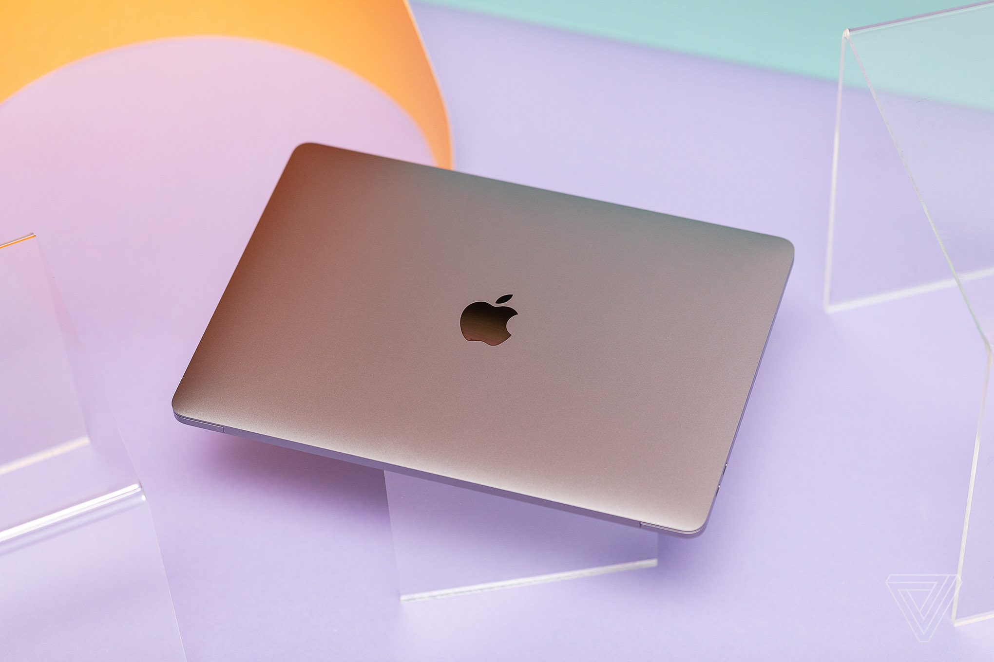 Apple MacBook Pro 13 (2022) review: new chip, old threads | The Verge