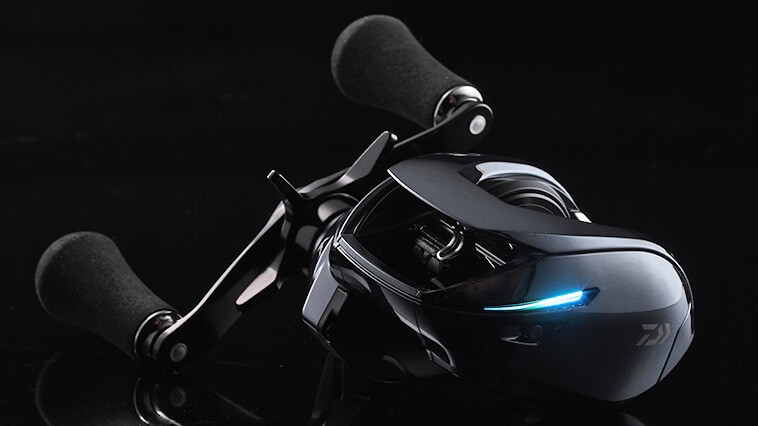 これがベイトリールの未来！】DAIWAからアプリ連動・育成型新機軸