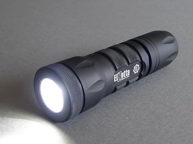 Elzetta Model A113 Gen3, フラットベゼル, Max 800im (16340/RCR123