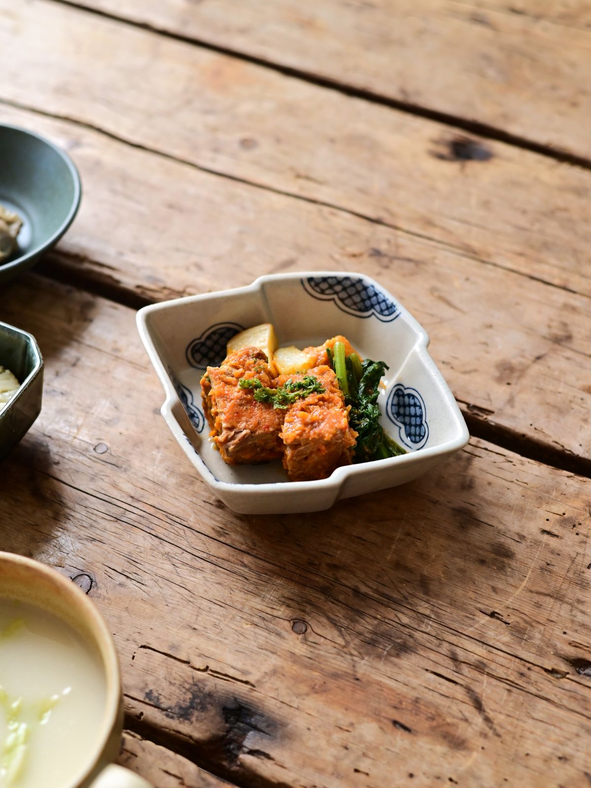 レコメンド :: 夏の器・青い器 :: 松皮菱 5寸鉢 - マルミツウェブ