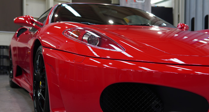 フェラーリ F430 レッドフェラーリが、職人の手で新車以上の艶と輝きに