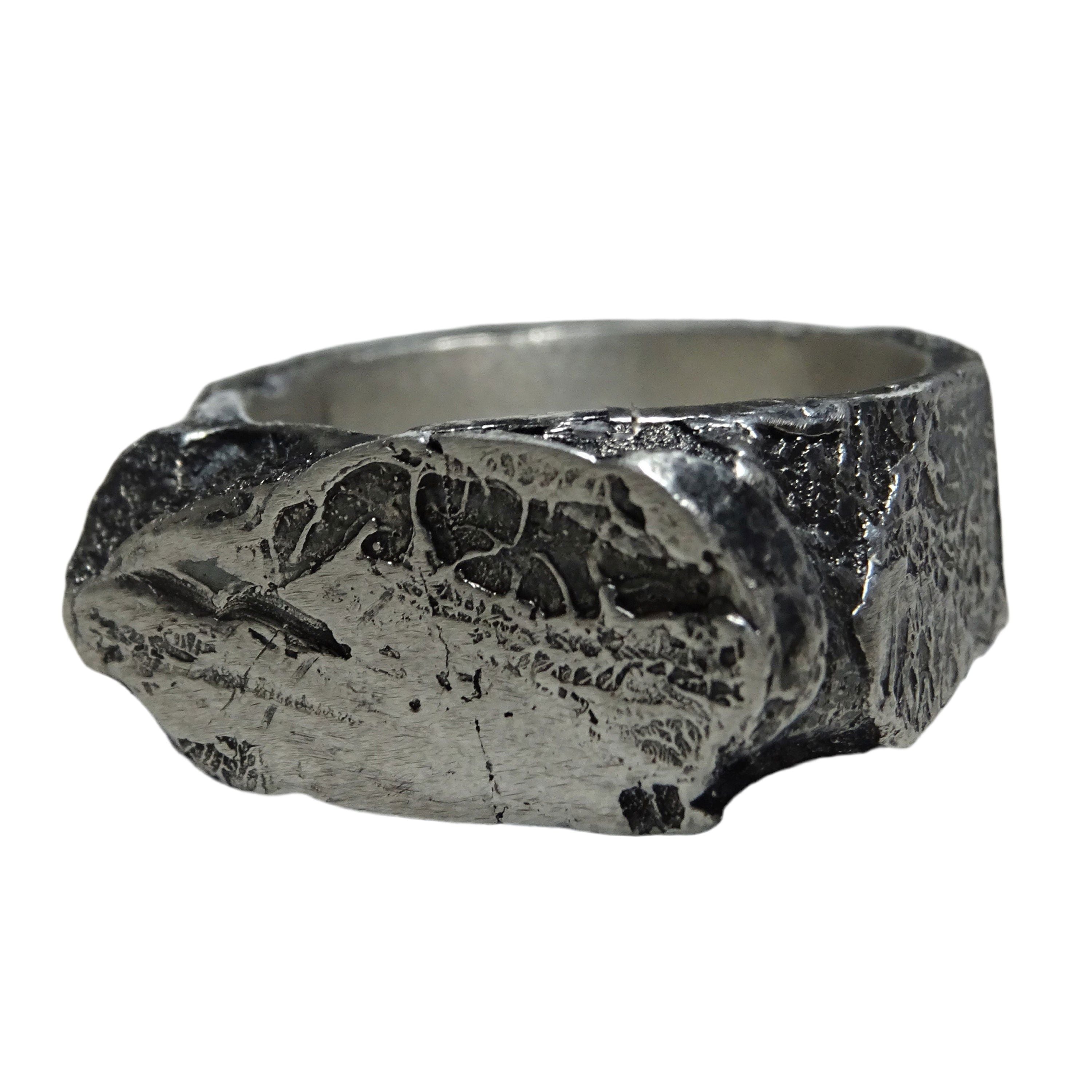 50GRAMSOFSILVER |オーシャンリング-石と溶けた金属の珍しい質感の水平