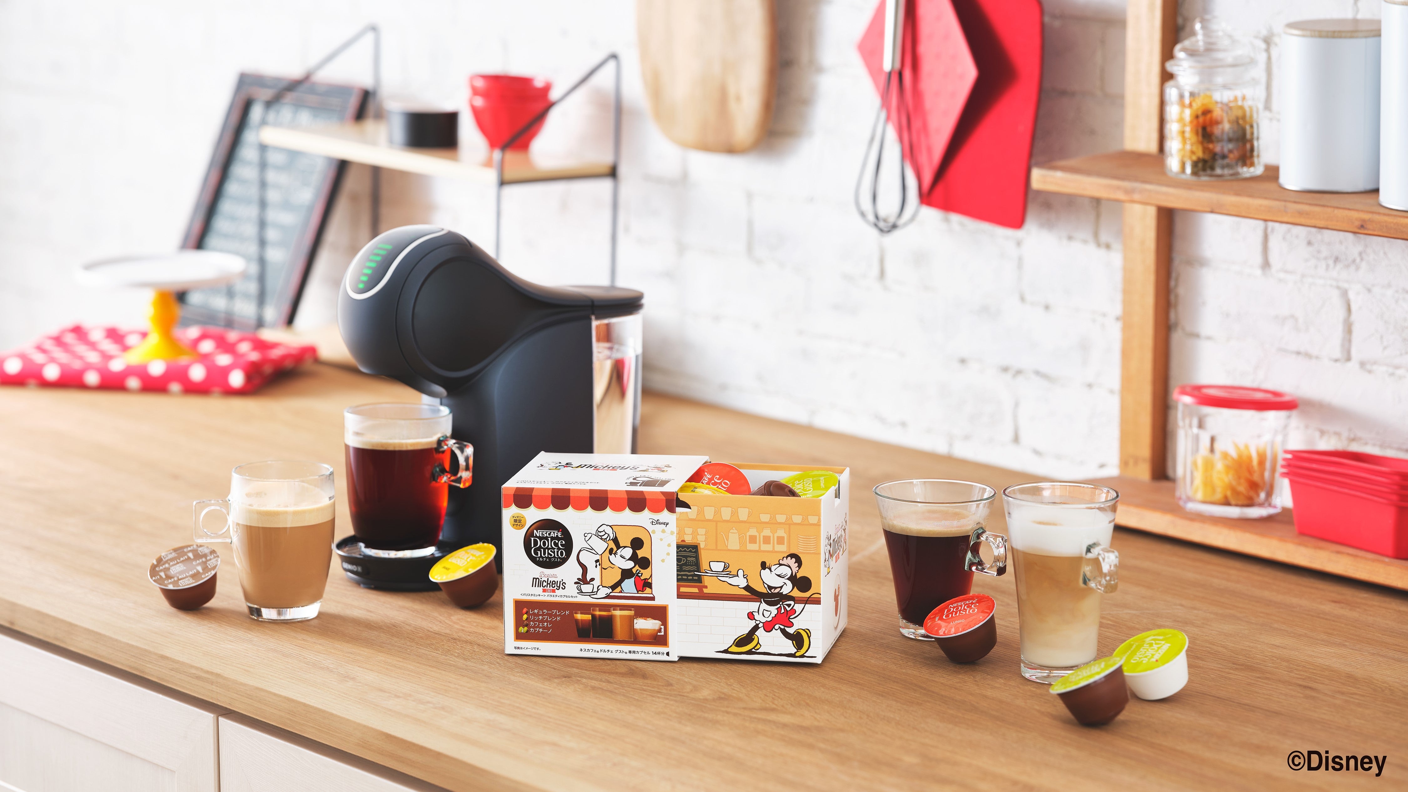 世界中で大人気の「ミッキーマウス」がバリスタになって登場